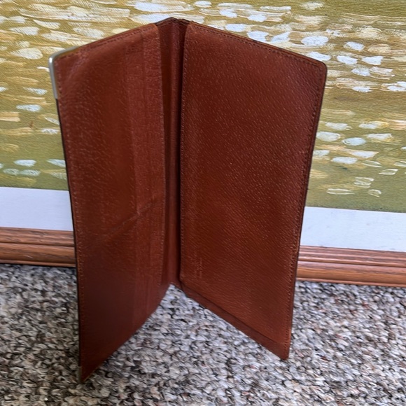 LV Bifold 6.5”x4 “ card holder. Code: 832
Call out: Wrinkle due to vintage. - Picture 3 of 9